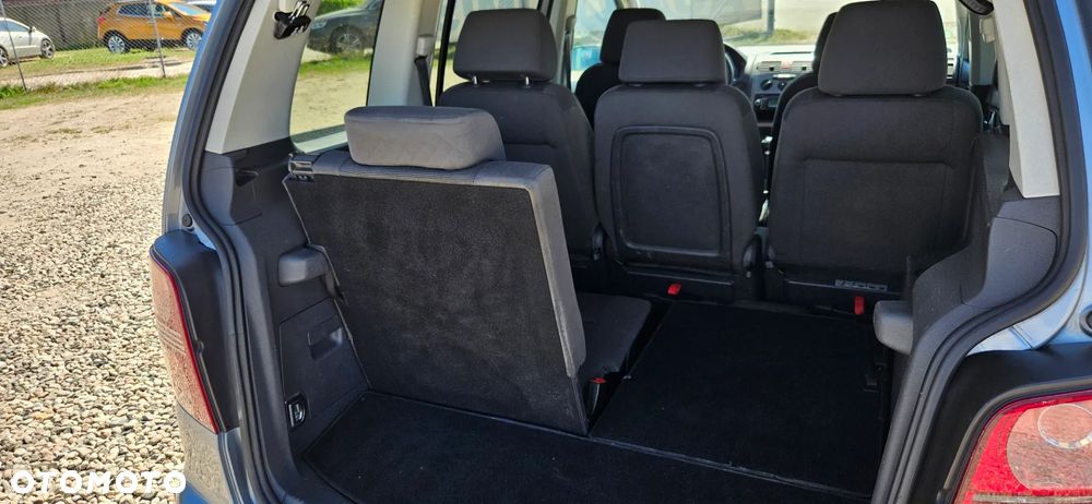 Volkswagen Touran - 15