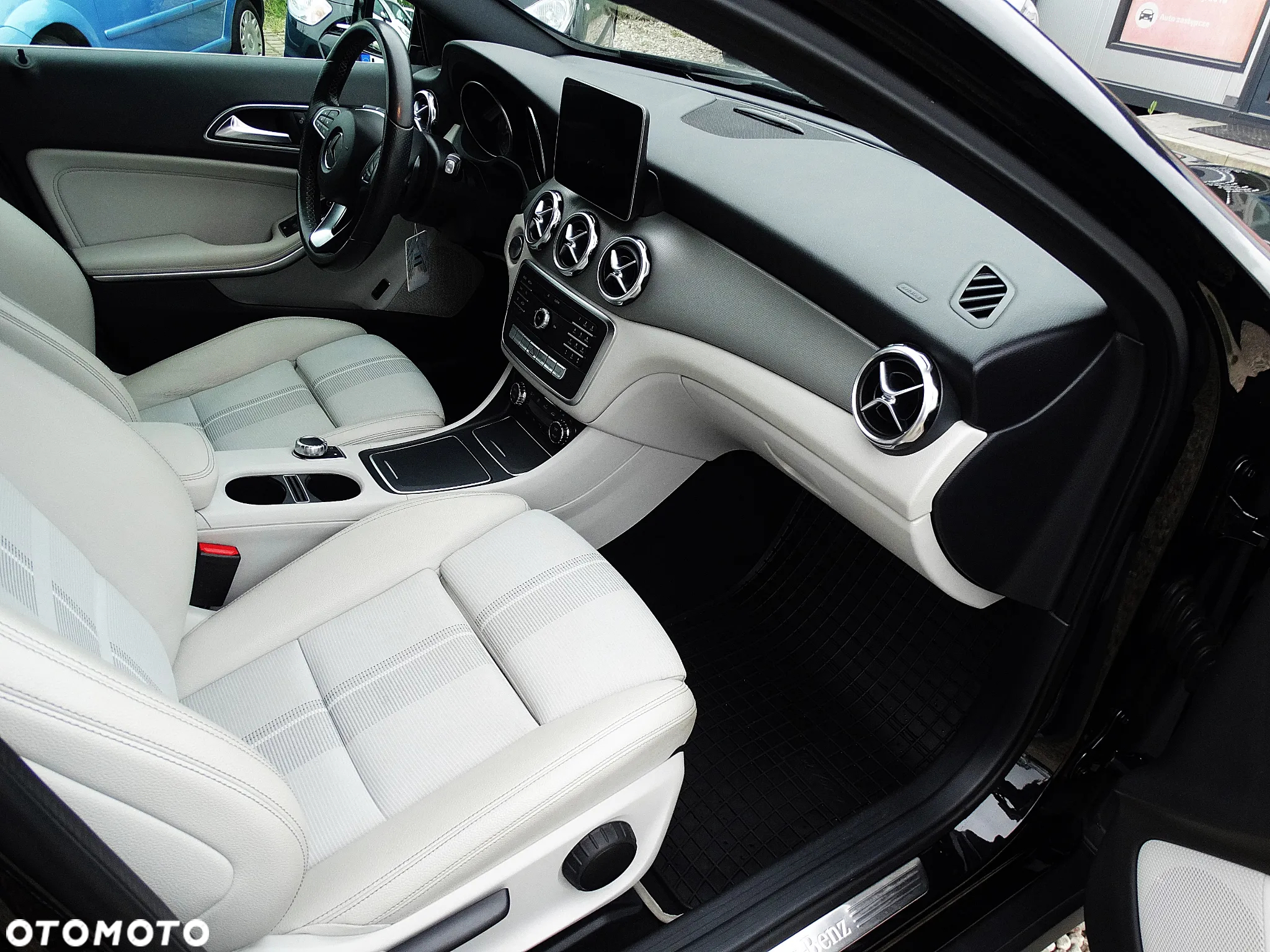 Mercedes-Benz GLA 200 7G-DCT Urban - 29