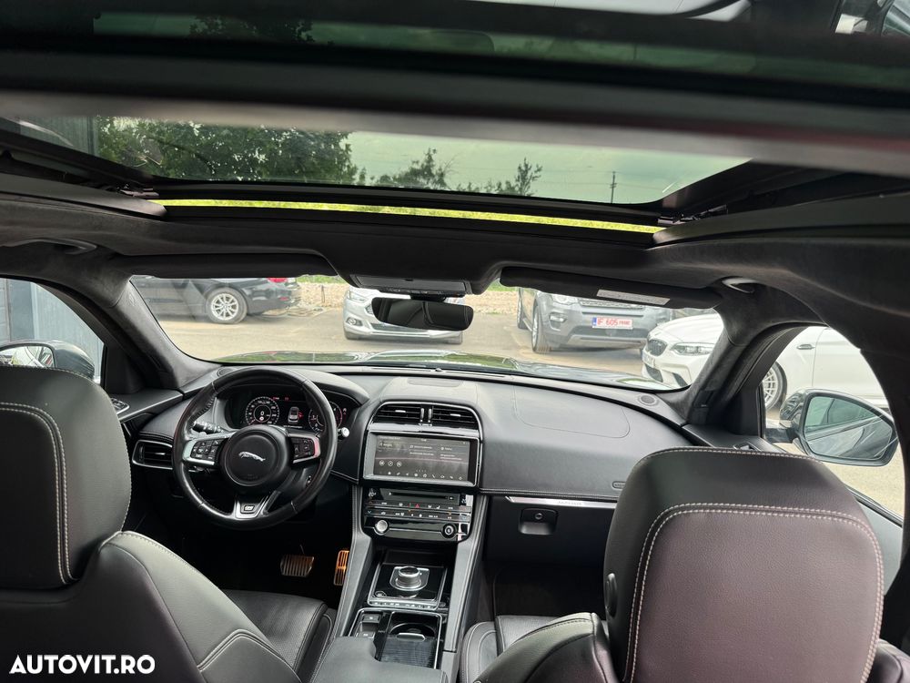 Jaguar F-Pace 20d AWD Aut. R-Sport - 8