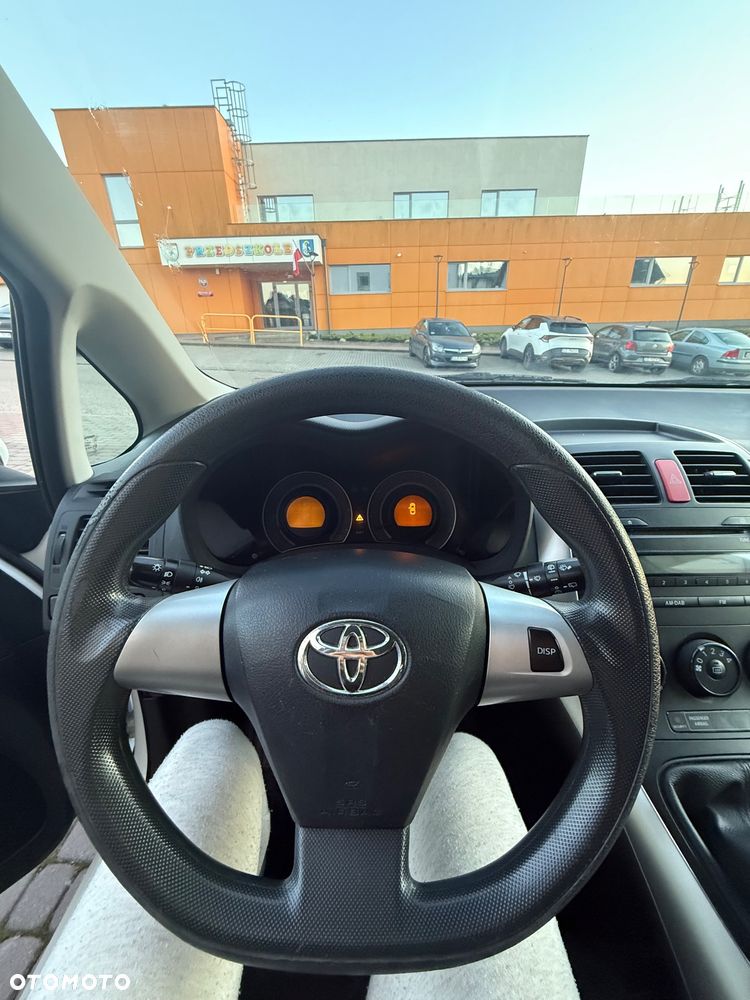 Toyota Auris 1.33 Dual-VVT-i - 12