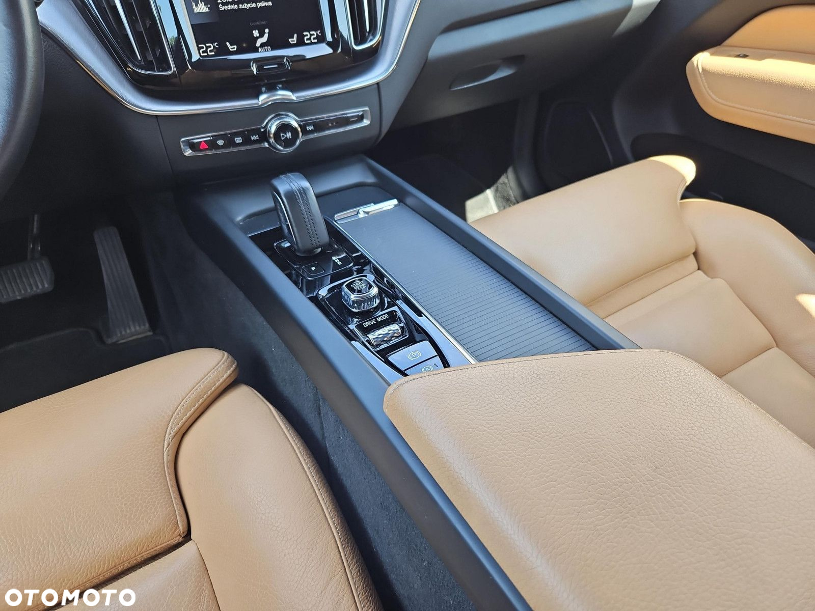 Volvo XC 60 B4 D AWD Momentum Pro - 21