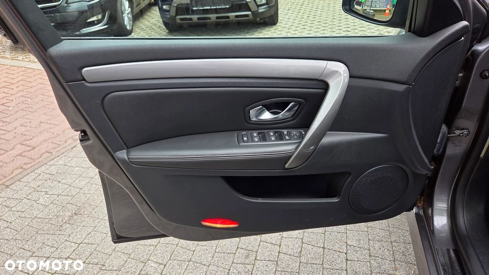 Renault Laguna dCi 150 FAP Start-Stop Paris - 24