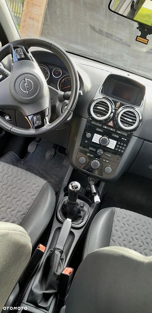 Opel Corsa 1.4 16V Cosmo - 14