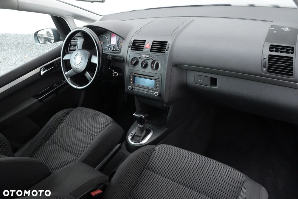 Volkswagen Touran 2.0 TDI Trendline DSG - 29