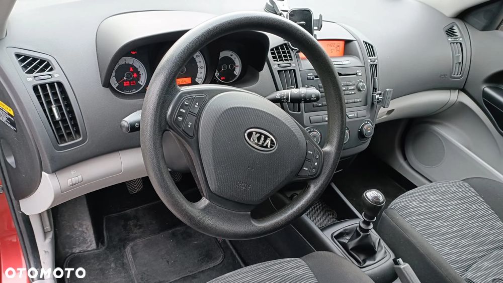 Kia Ceed 1.4 Comfort + - 9