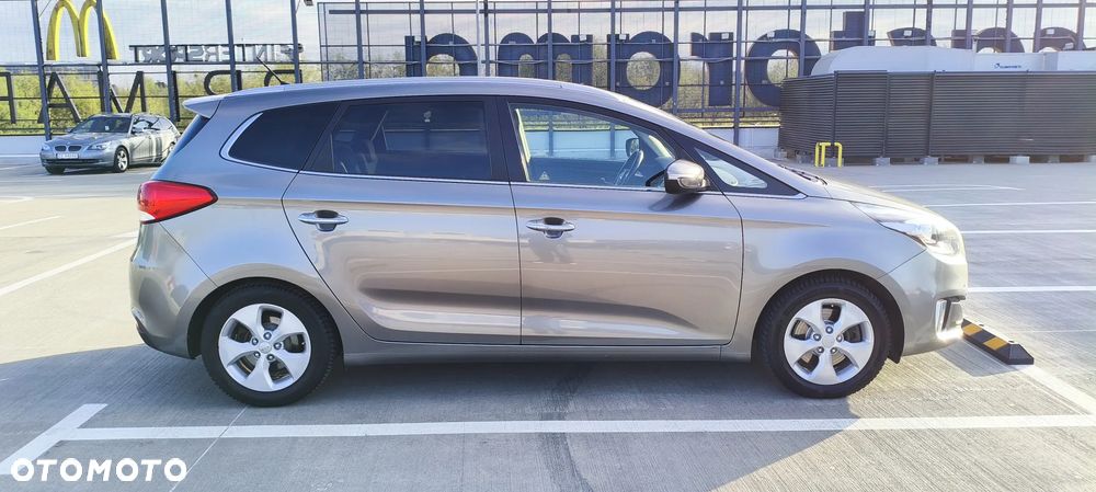 Kia Carens - 2