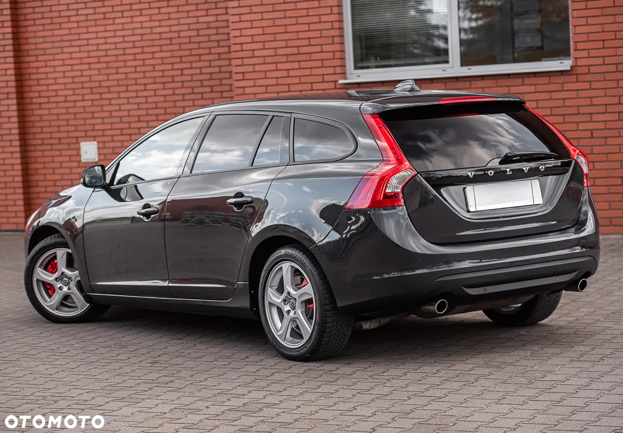 Volvo V60 T6 AWD Geartronic Edition - 9