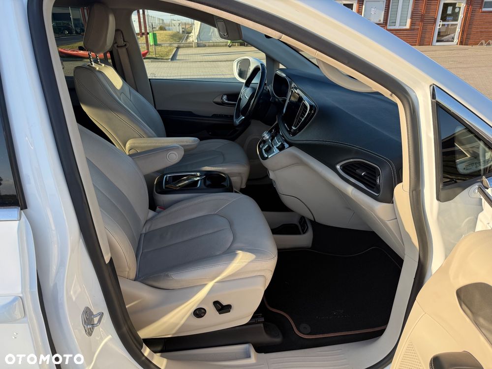 Chrysler Pacifica - 14