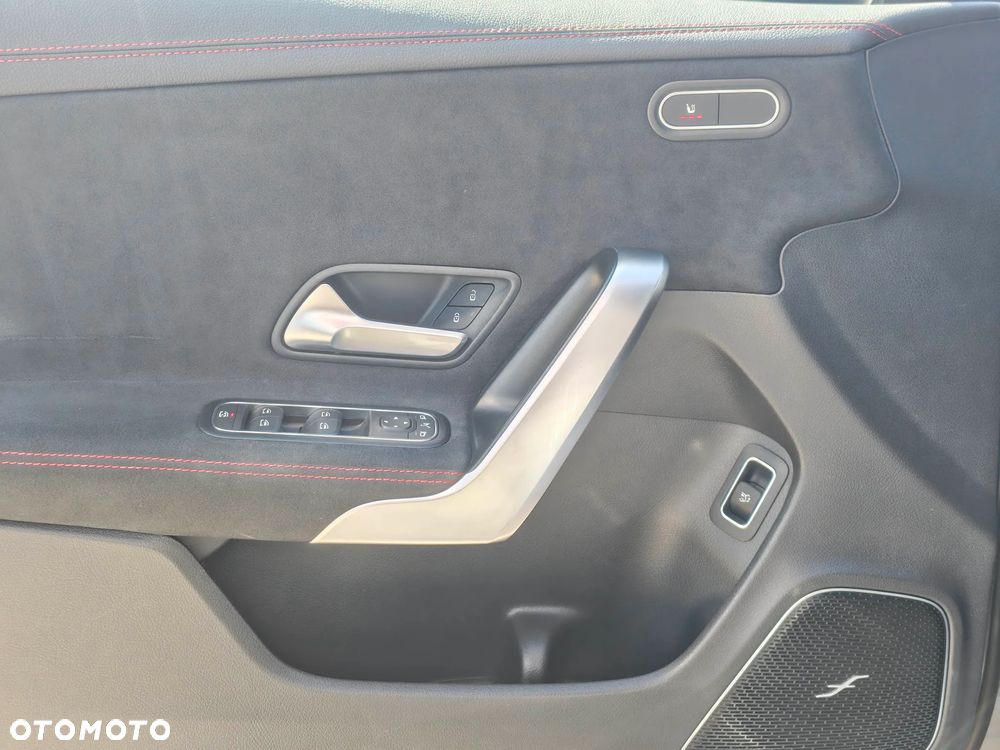 Mercedes-Benz CLA 200 mHEV AMG Line 7G-DCT - 15
