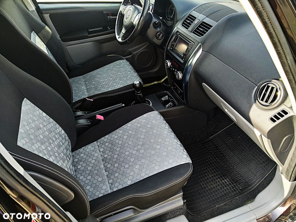 Suzuki SX4 1.6 Comfort Plus - 17