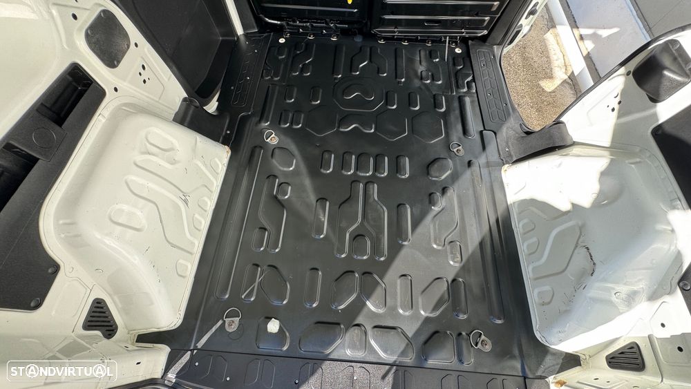 Fiat Doblo 1.3 MJet  3 Lugares A/C - 29