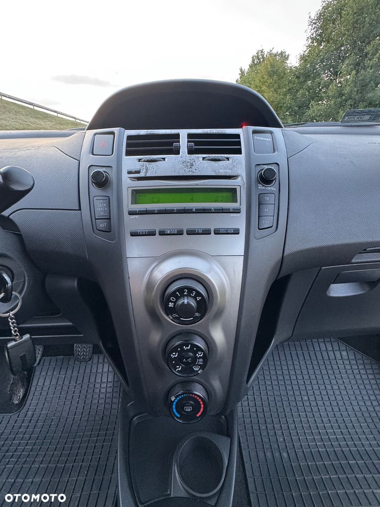 Toyota Yaris 1.33 Prestige - 34