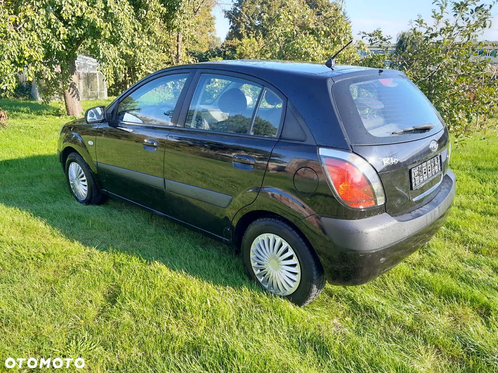 Kia Rio 1.4 Base - 4