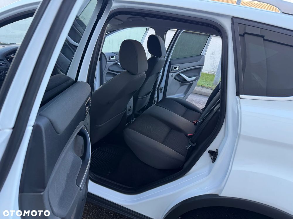 Ford Kuga 2.0 TDCi 2x4 Titanium - 25