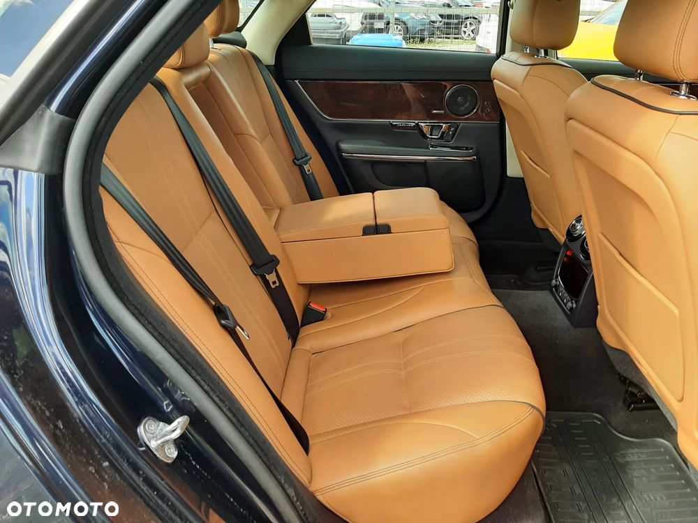 Jaguar XJ 3.0 V6 Kompressor AWD R-Sport - 36