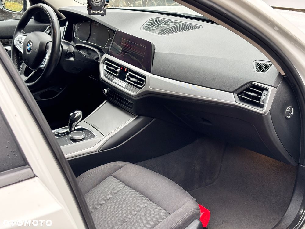 BMW Seria 3 320d Advantage - 23