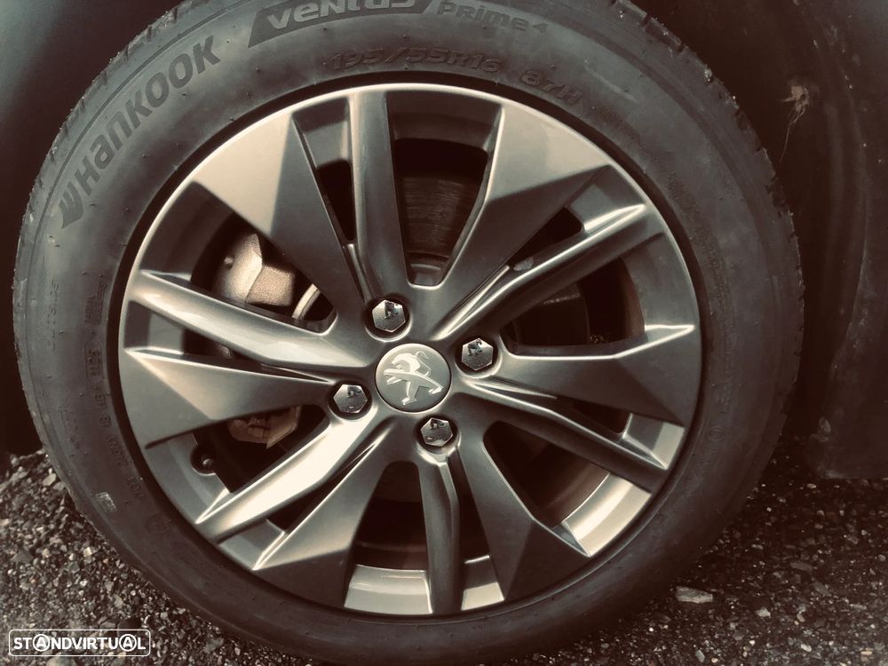 Peugeot e-208 Allure - 13