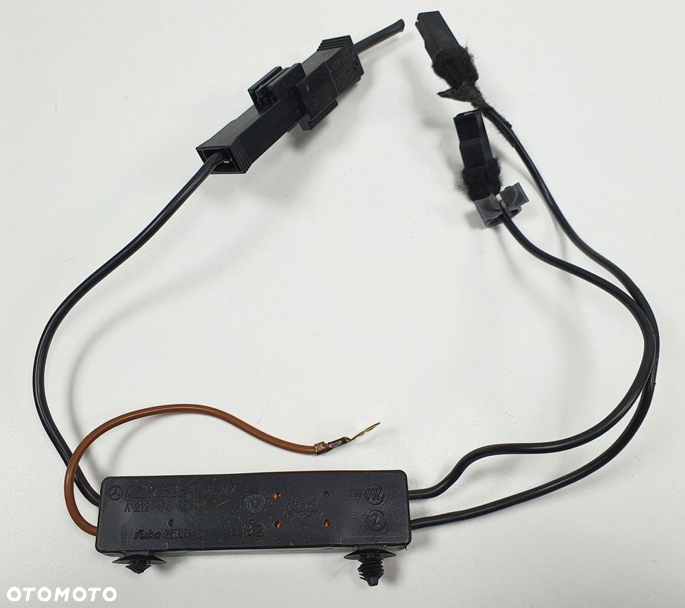 WZMACNIACZ ANTENY MERCEDES W212 A2128704589 - 1