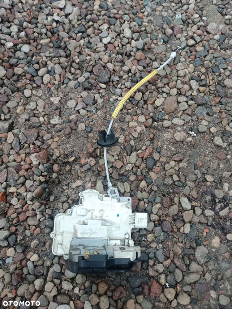 AUDI A4 B7 ZAMEK DRZWI PRAWY TYŁ TYLNY - 1