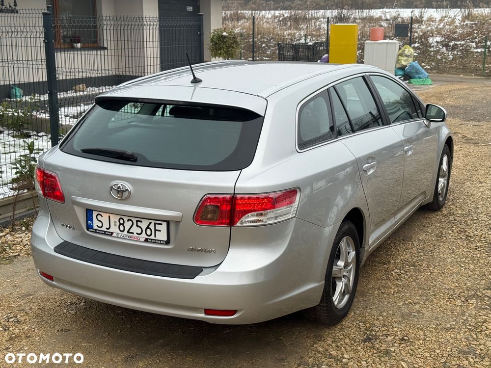 Toyota Avensis 1.6 Comfort - 11