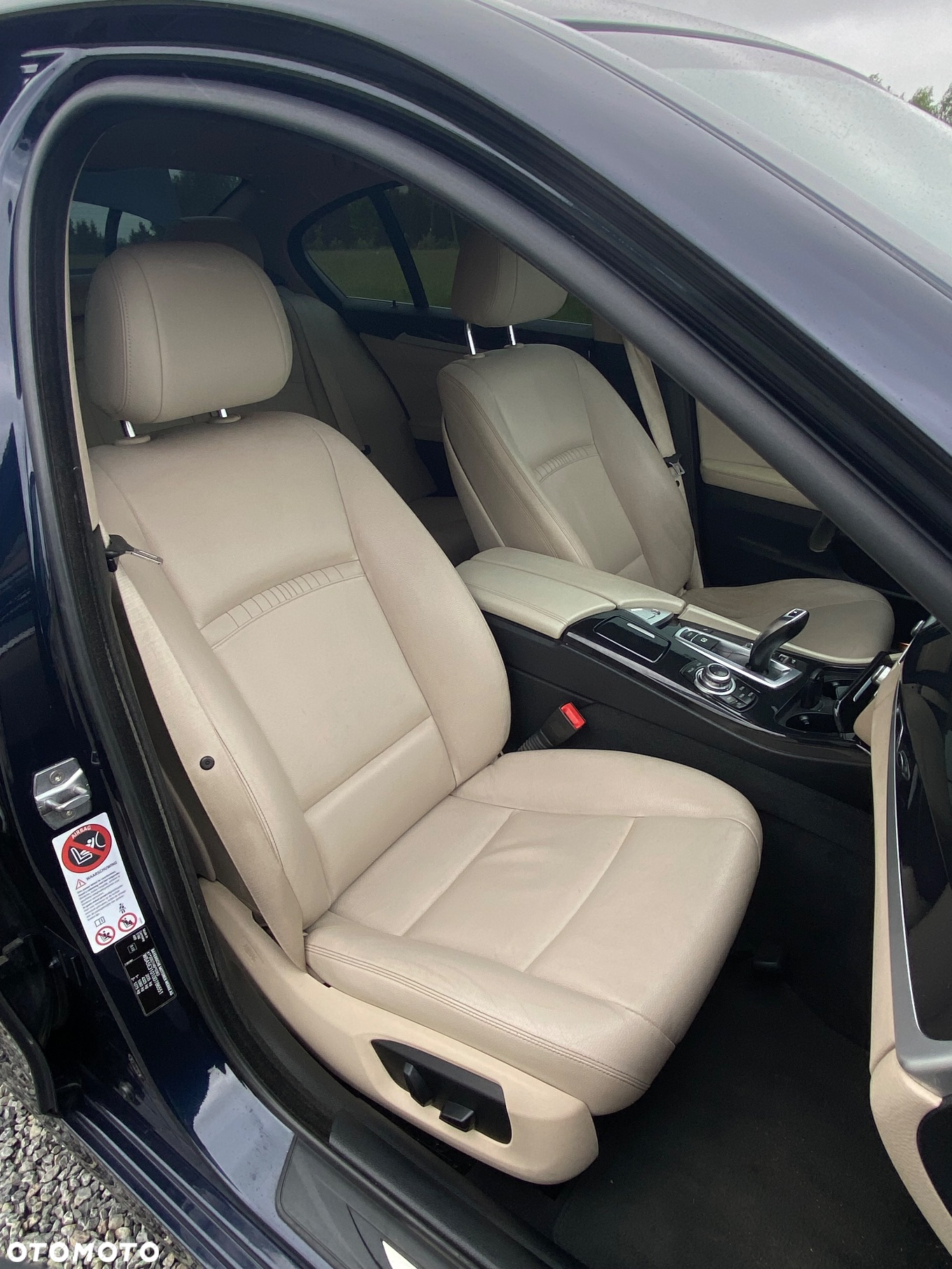 BMW Seria 5 518d - 23