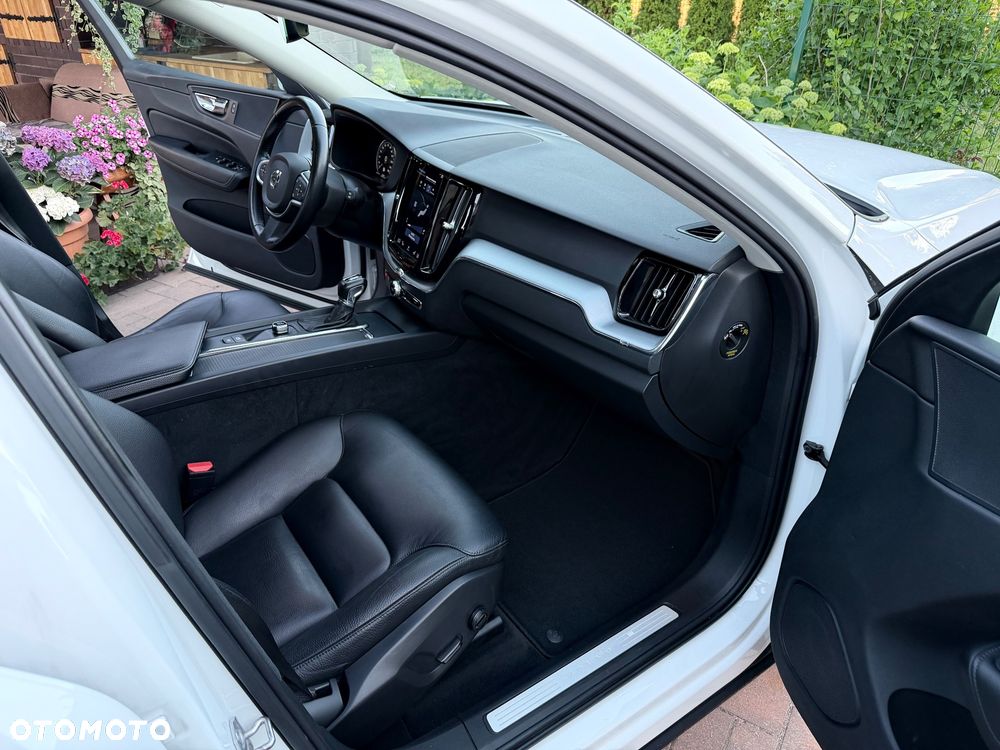 Volvo XC 60 B5 D AWD Geartronic Momentum Pro - 29