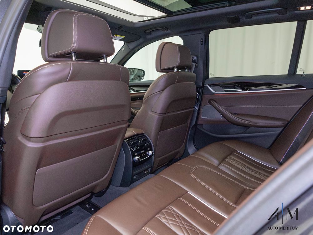BMW Seria 5 540i xDrive - 27
