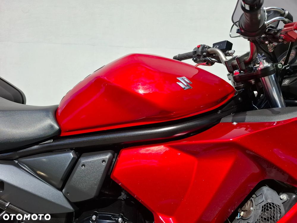 Suzuki GSX - 13