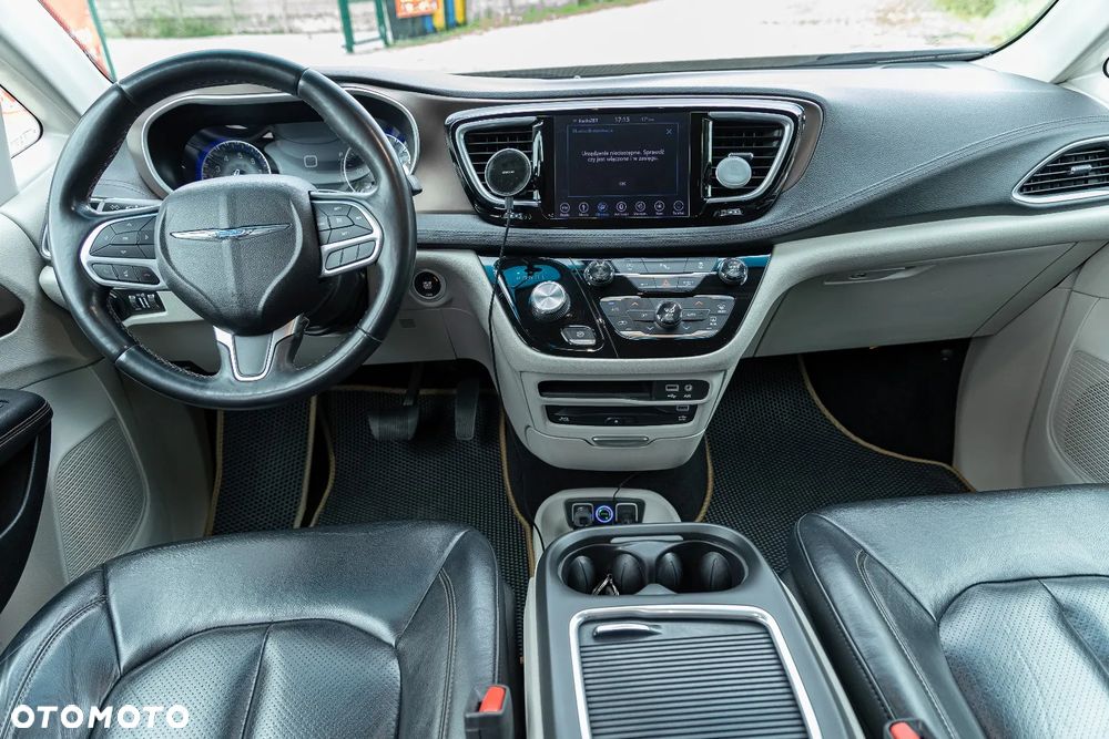 Chrysler Pacifica - 10