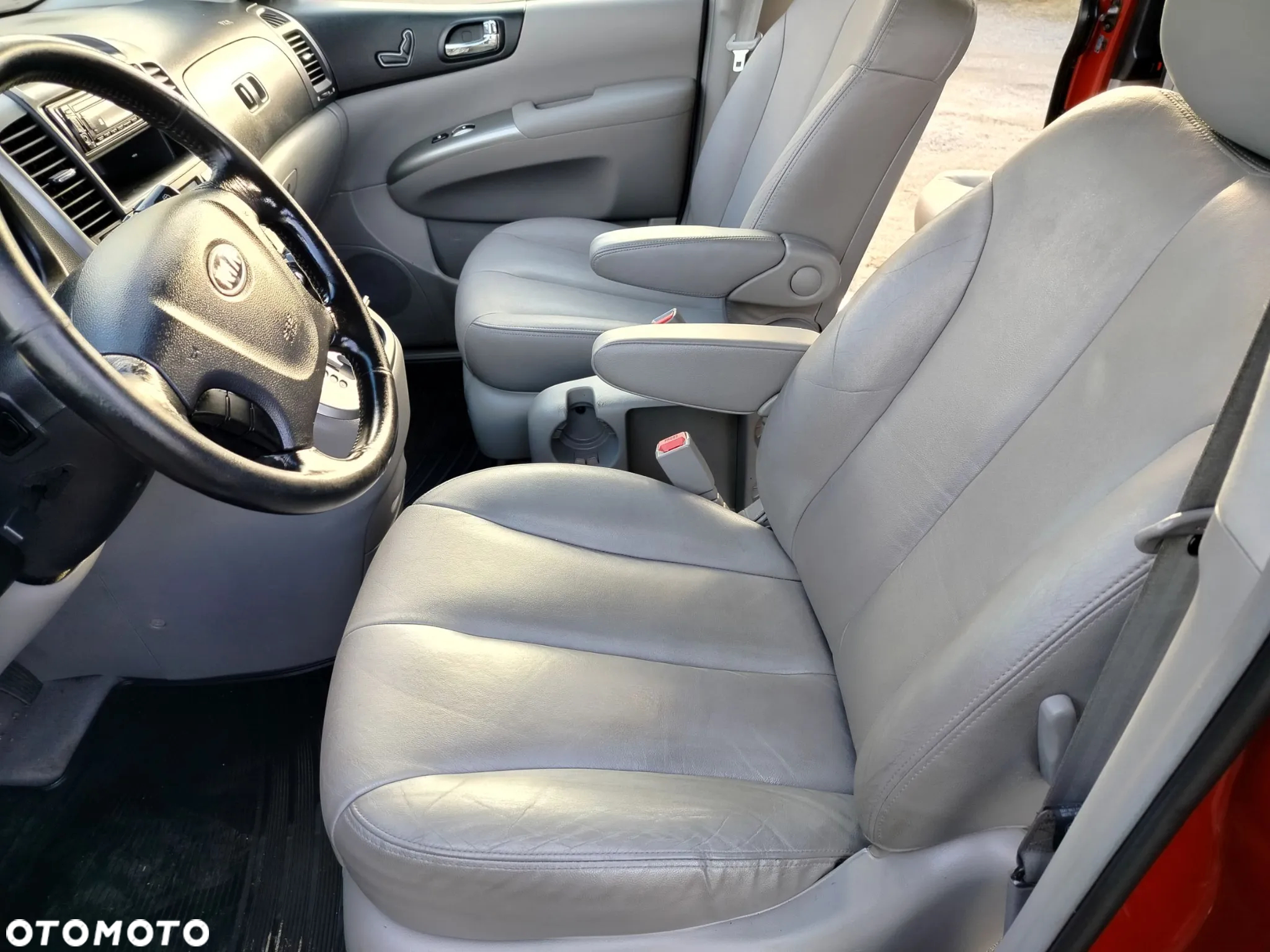 Kia Carnival - 22