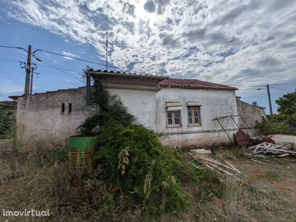 Vende-se moradia para recuperar com lote de terreno - Lordemão - Grande imagem: 3/14