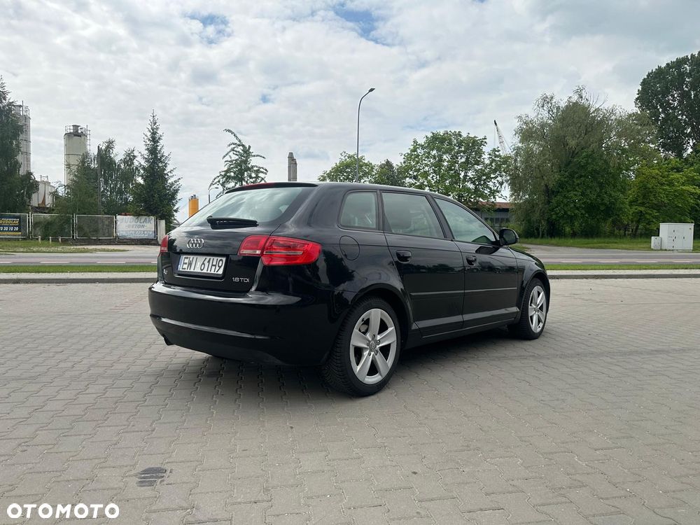 Audi A3 Sportback 1.6 TDI DPF Ambiente - 34