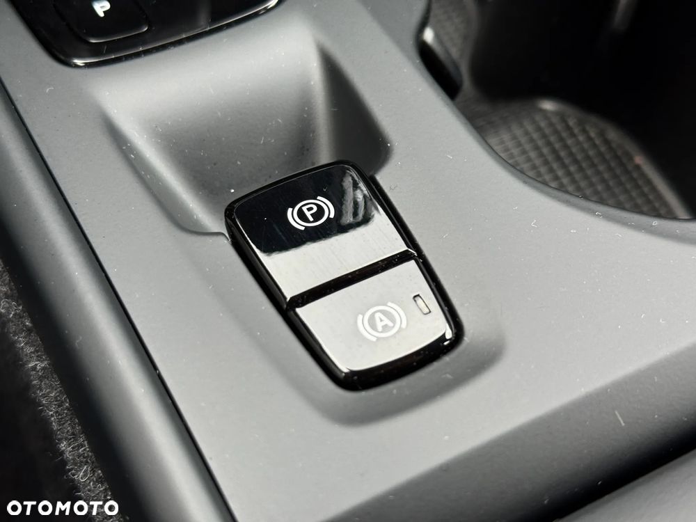 Volvo XC 40 T3 Momentum Pro - 24