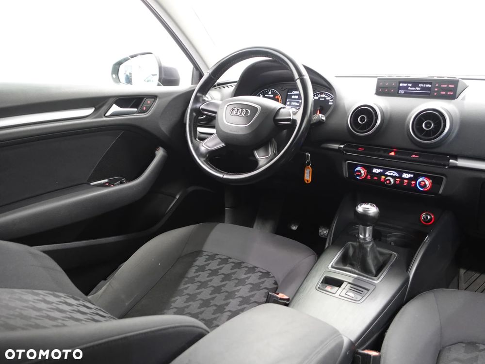 Audi A3 Sportback 2.0 TDI Ambiente - 30