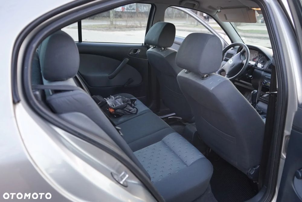 Skoda Octavia 1.6 Tour - 11