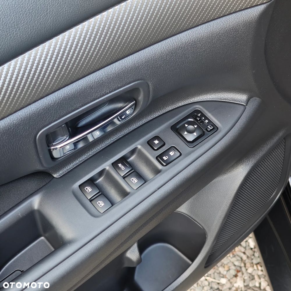 Mitsubishi Outlander 2.2 DI-D 4WD Intense - 20