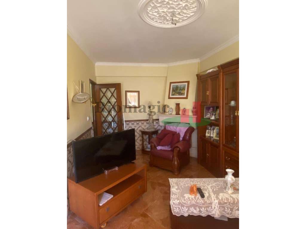 Apartamento T2 c/Parqueamento - Póvoa Santo Adrião - Grande imagem: 2/11