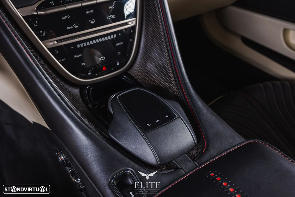 Aston Martin DB11 Coupé V12 Launch Edition - 20