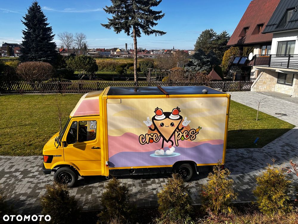 Mercedes Benz 308D - 10