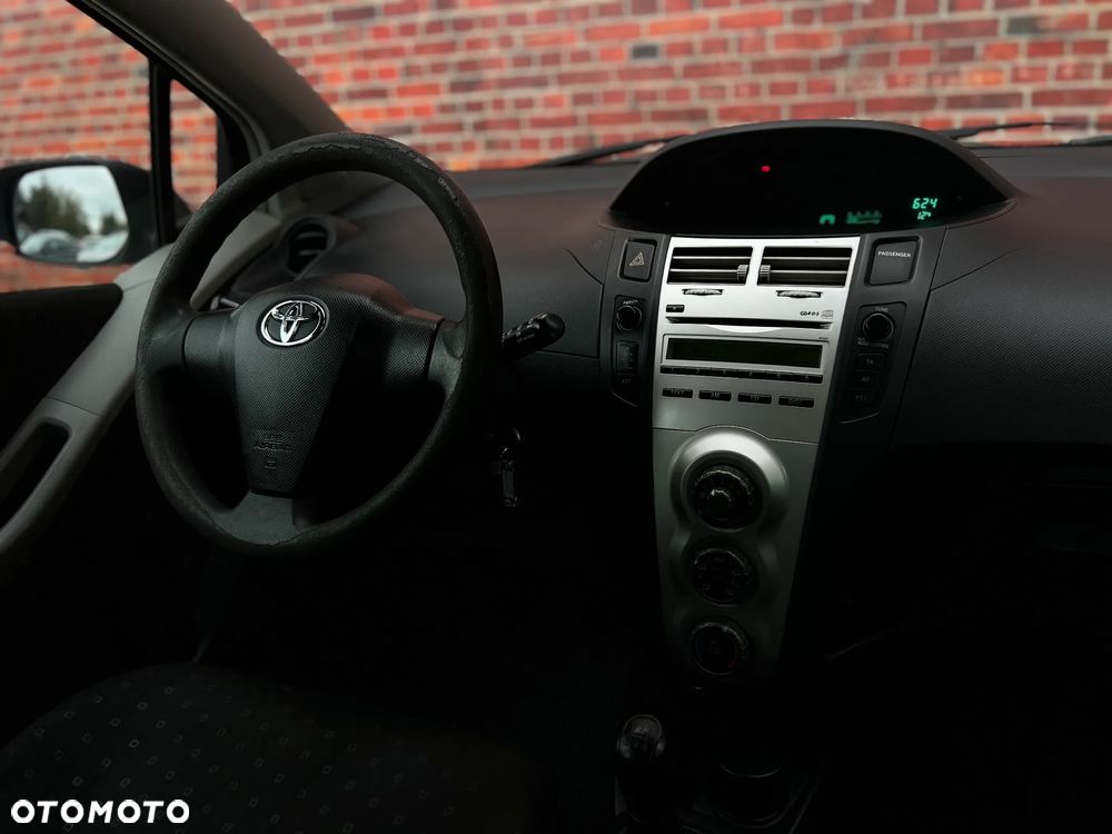 Toyota Yaris - 7