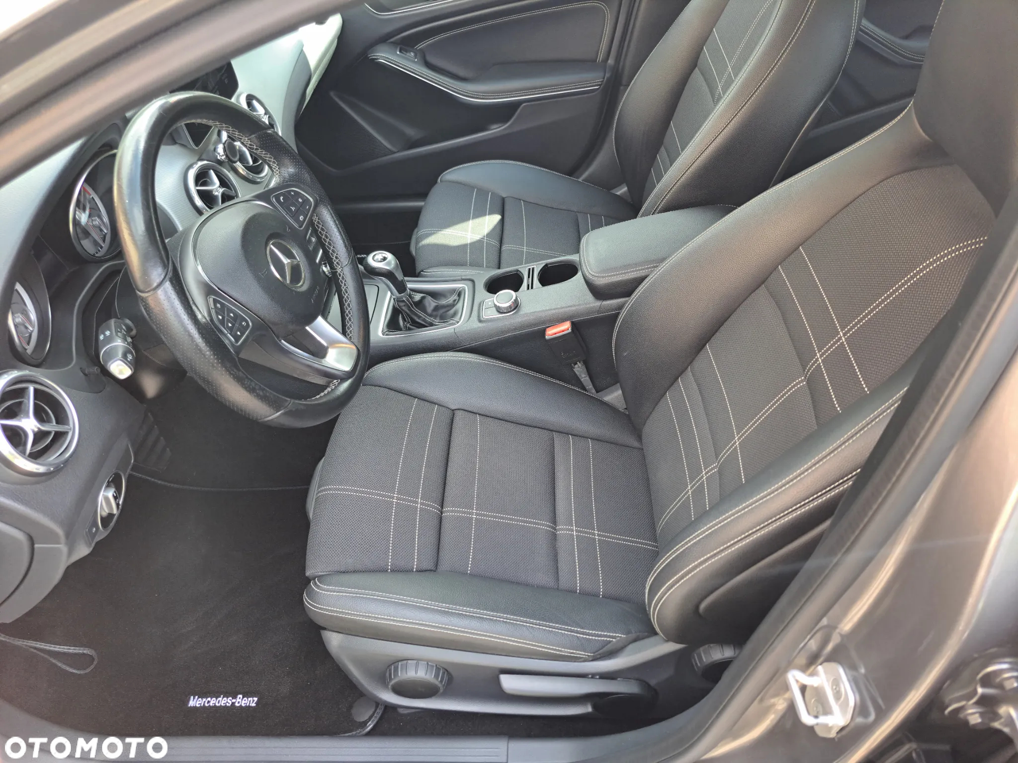 Mercedes-Benz GLA 180 UrbanStyle Edition - 15