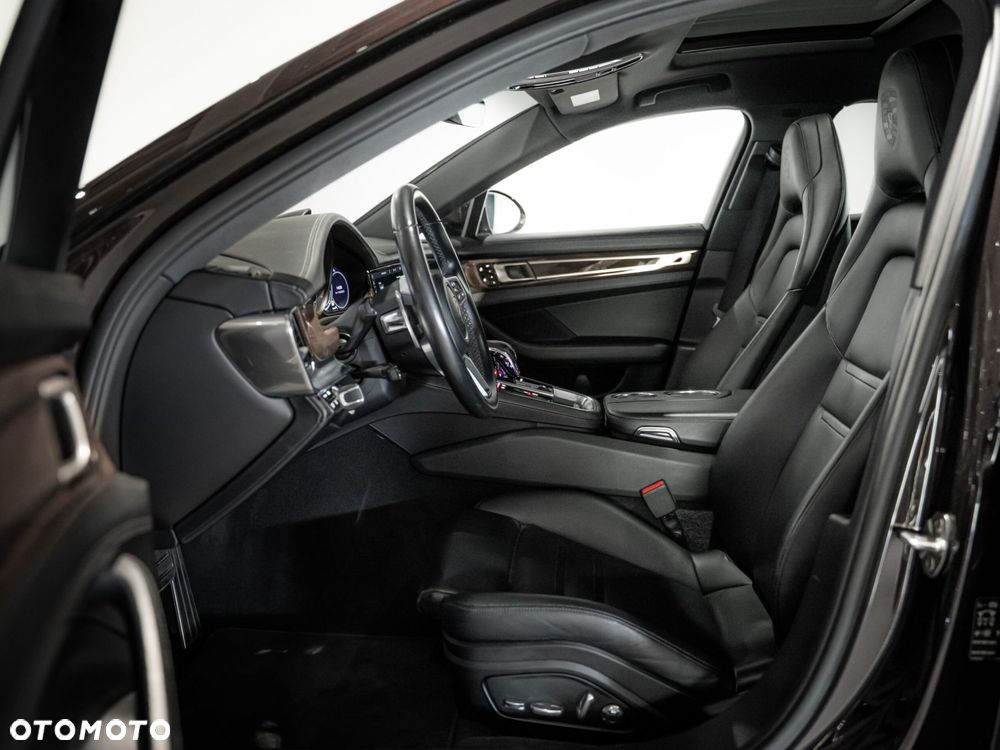 Porsche Panamera 4 E-Hybrid 10 Years Edition - 20