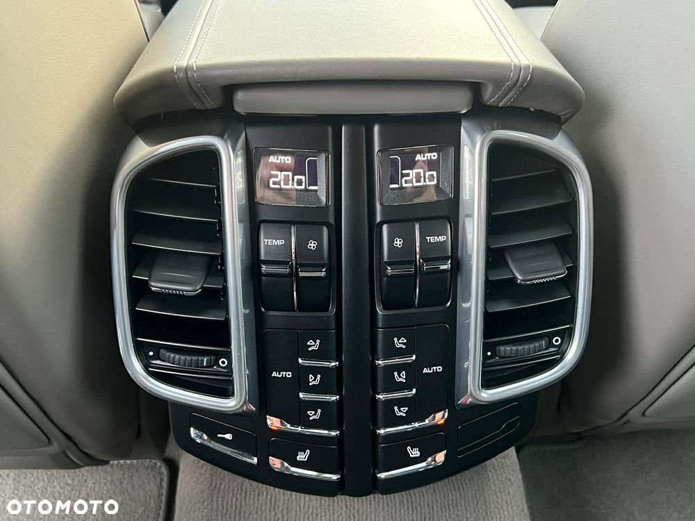 Porsche Cayenne Turbo Tiptronic S - 32