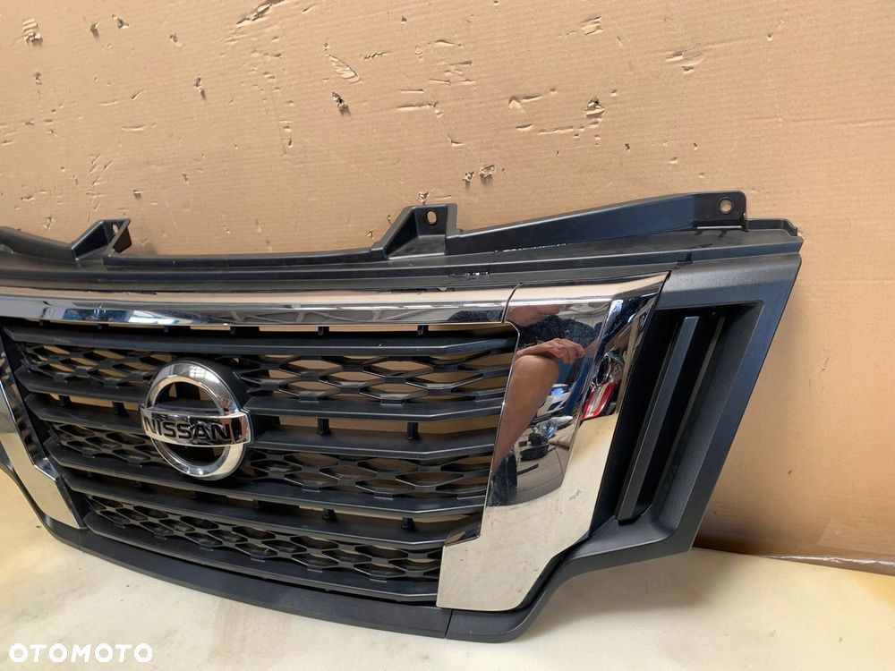 Nissan NV400 OE 62310 8169R grill atrapa Lift - 1