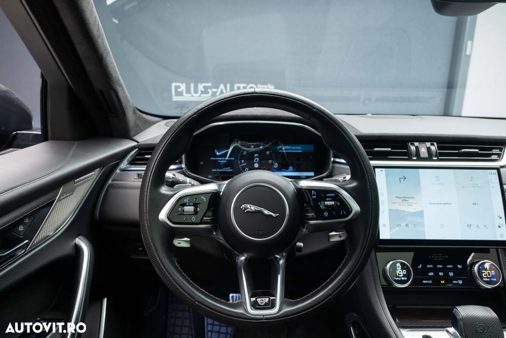 Jaguar F-Pace P550 AWD SVR - 36