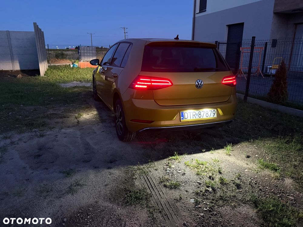 Volkswagen Golf 1.6 TDI Sound - 23