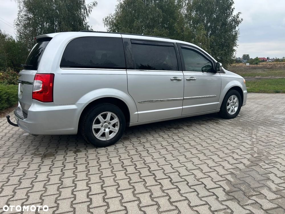 Chrysler Town & Country 3.6 Limited - 10