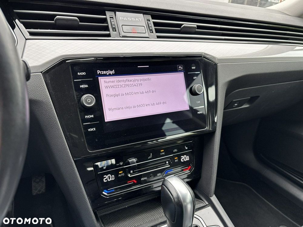 Volkswagen Passat - 21