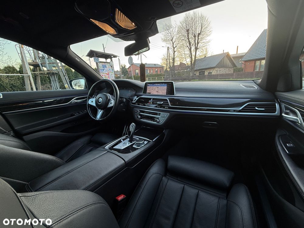 BMW Seria 7 730d xDrive mHEV - 21