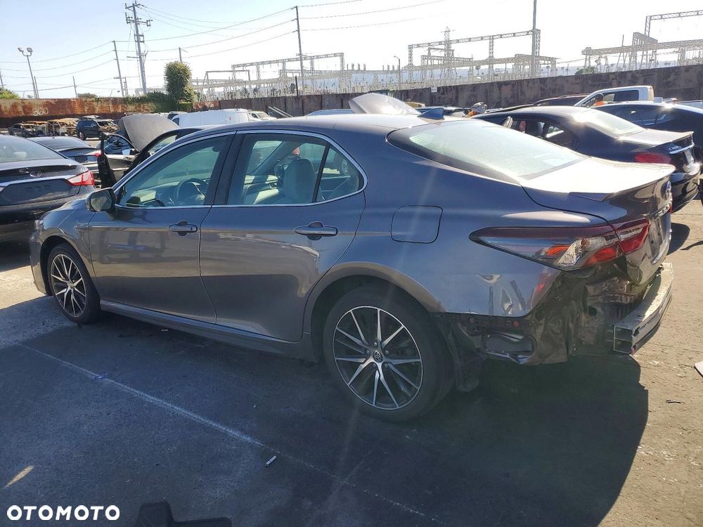 Toyota Camry - 3